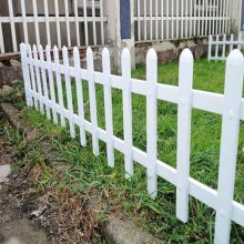 原陽鋅鋼與PVC塑鋼草坪護(hù)欄 經(jīng)久耐用、色彩持久的綠化守護(hù)者
